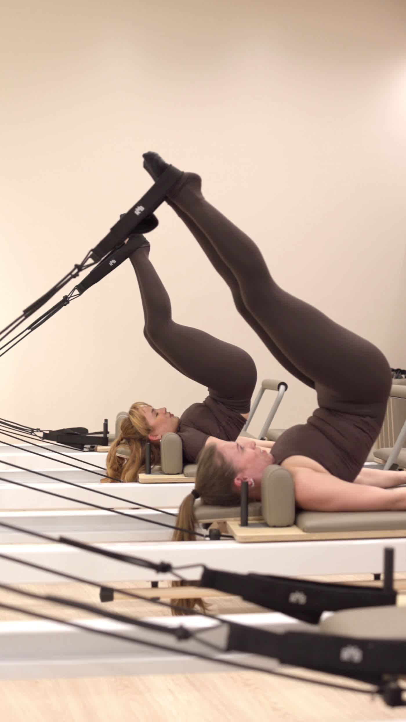 Lezione di Pilates Reformer da AXIS